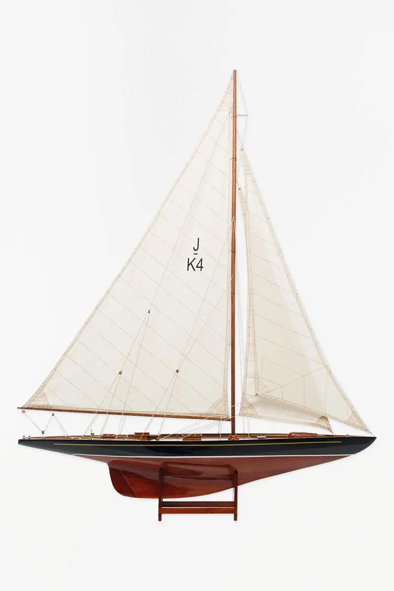 Endeavour Lux - Model Boat (3 Size) Batela Giftware